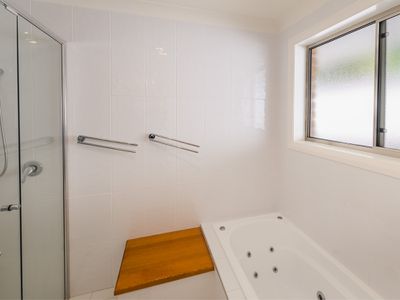 5 Admiralty Drive, Safety Beach