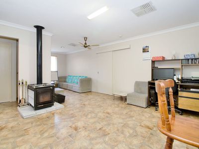8 Maitland Cl, Cooloongup