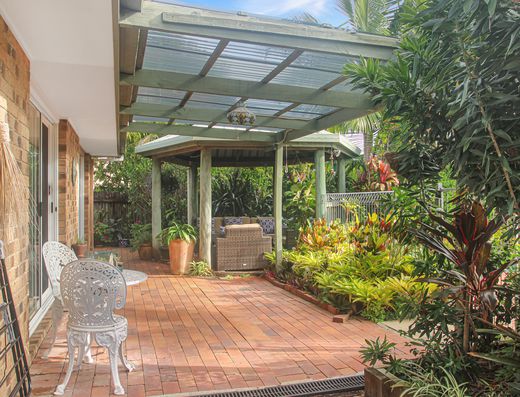 Fully Furnished 3 Bedroom Home with Tropical Pool image 11