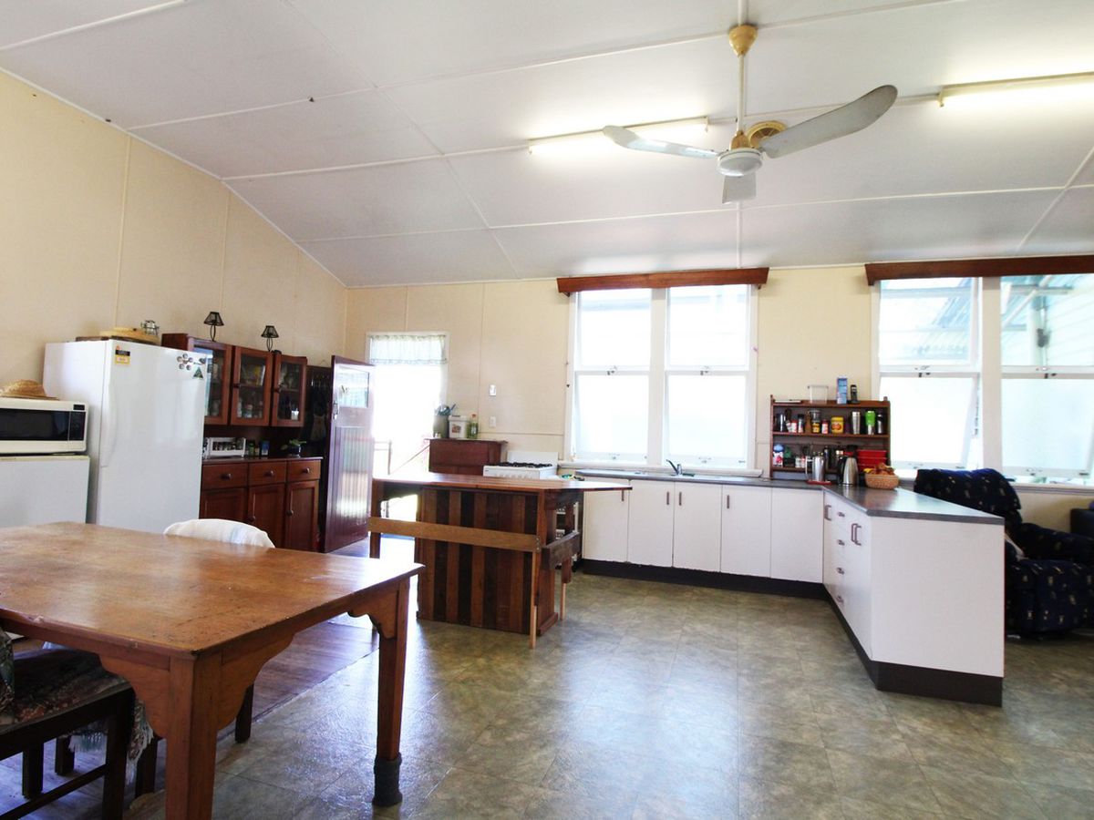 63 Planet Avenue, Atherton