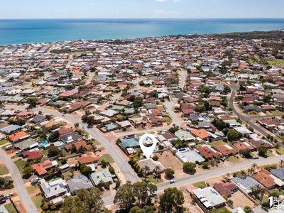 25 Templetonia Promenade, Halls Head