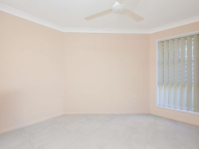 2 / 24 Kerr Street, Meikleville Hill