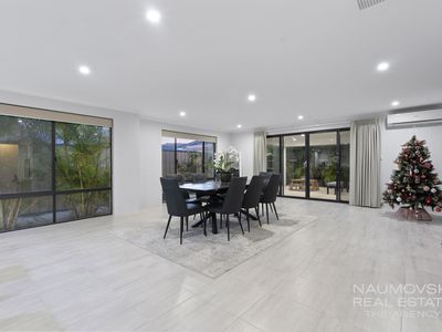 6 Ray Gardiner Vista, Tapping