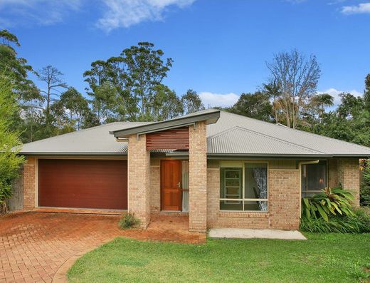 Spacious Hinterland Family Home with Pool image 1