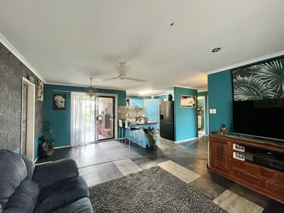 2 / 2 Hakea Court, Kawungan