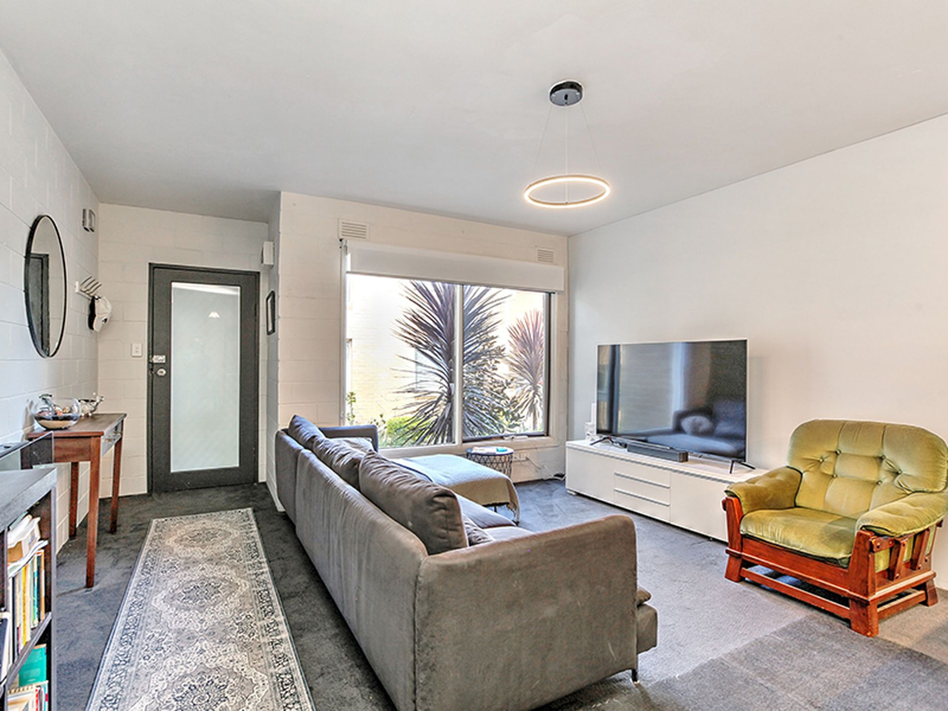 2 / 99 Summerhill Road, Footscray