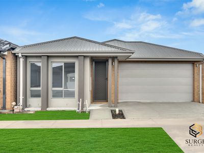 8 Petunia Crescent, Armstrong Creek