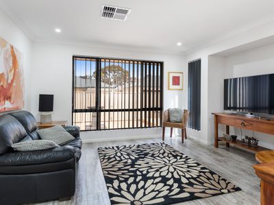 10 Tiru Close, Karlkurla