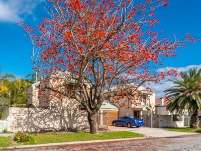 5 Lansdowne Road, South Perth