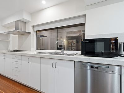 36 Bay Road, Claremont