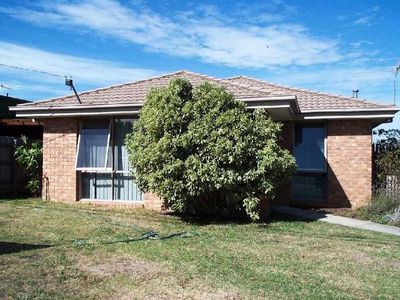 18 Lesley Drive, Hampton Park