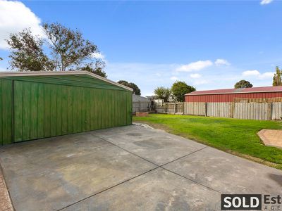 51 Gipps Crescent, Cranbourne North