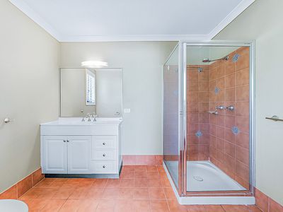 4 Daydream Court, Cannonvale