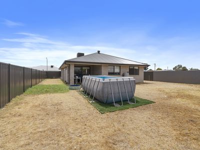 47 Lewis Crescent, Finley