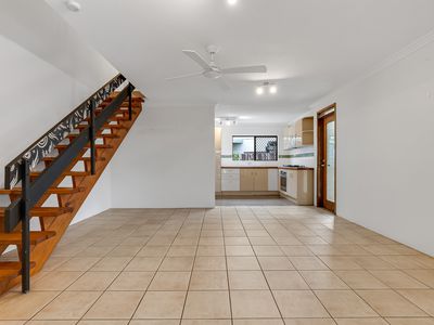 8 / 49 English Street, Manunda