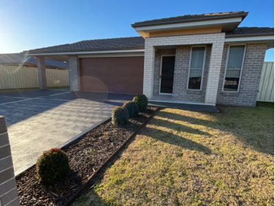4 Graza Avenue, Dubbo