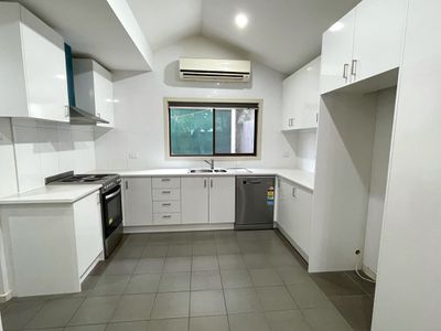 2 / 5 Debanne Court, Narre Warren