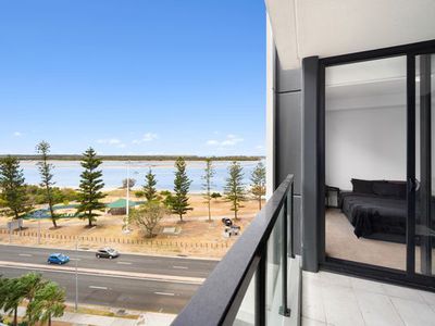 809 / 372 Marine Parade, Labrador