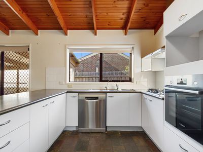 12 Yvette Close, Sale