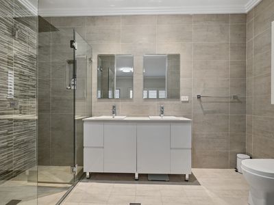 24 Eber Avenue, Elizabeth Hills