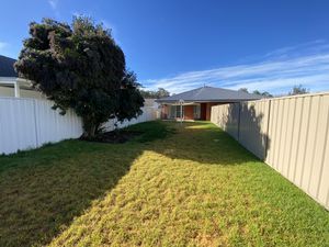 29 Kurrajong Crescent, West Albury