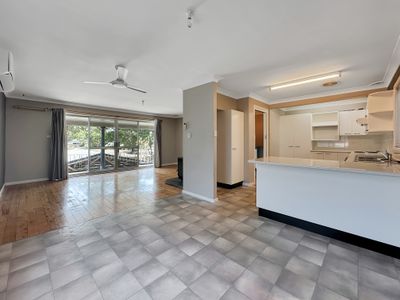 19 Stephens Square, Mallabula