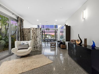 8 Carling Court, Raby Bay