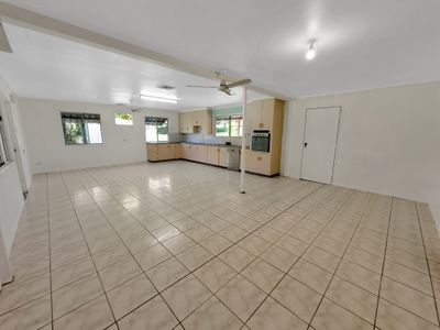 345 Midge Point Road, Bloomsbury