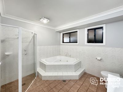 28 John Glenn Place, Dubbo
