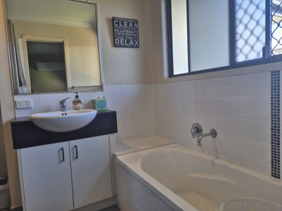 1 / 7 Maranark Avenue, Glenella