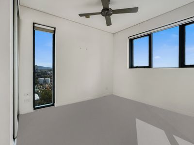 2037 / 16 Hamilton Place, Bowen Hills