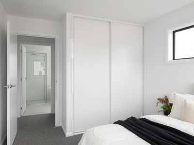 2 Leeman Court, Riverside