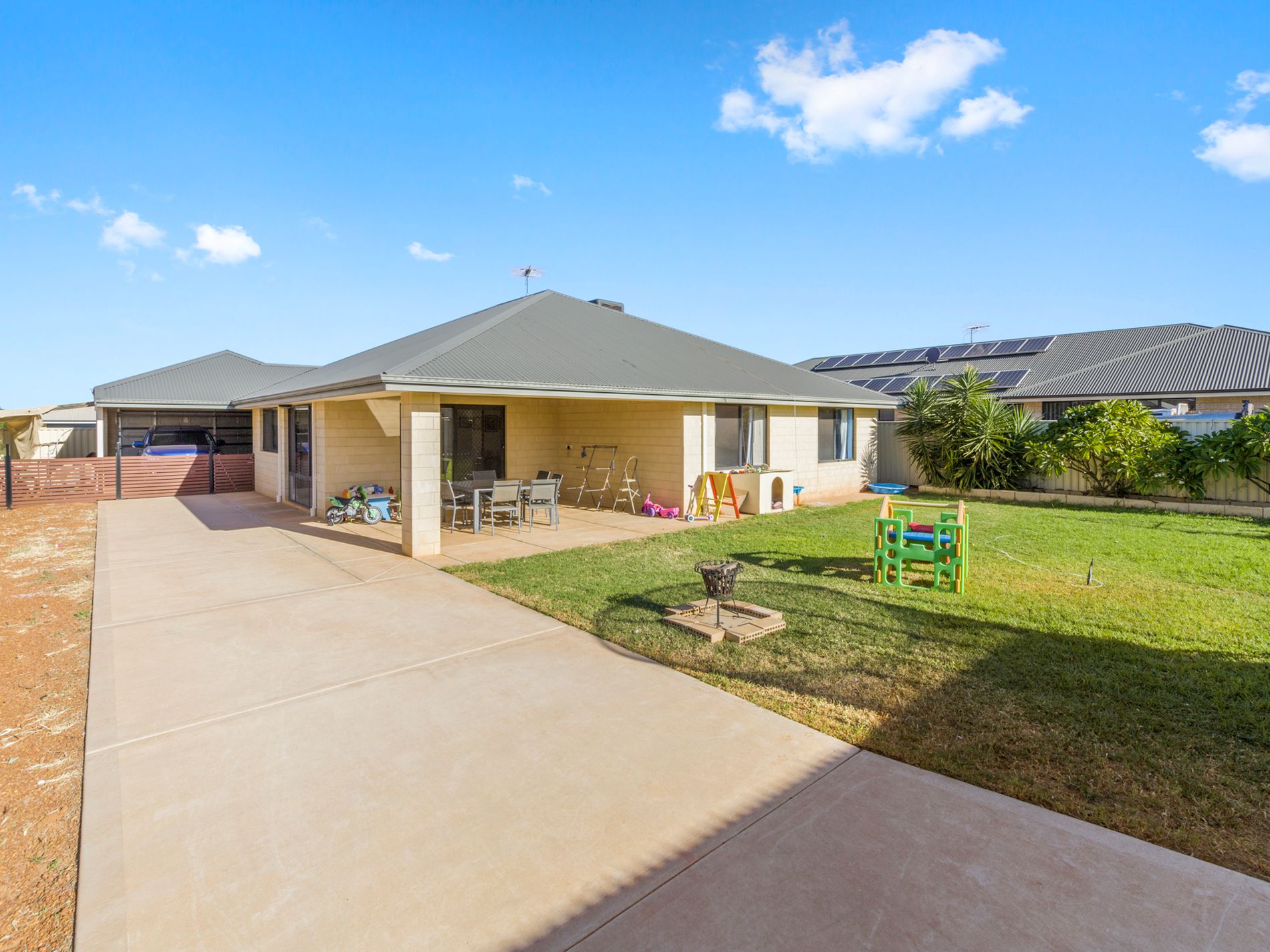 8 Riseberry Way, Somerville