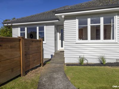 9 Woodstock Terrace, Tawa