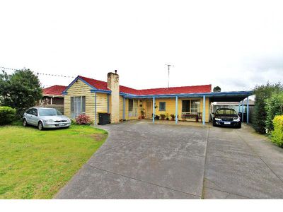 1449 Centre Road, Clayton