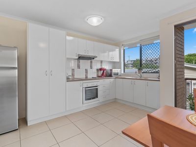 2 / 10 Ward Street, Indooroopilly