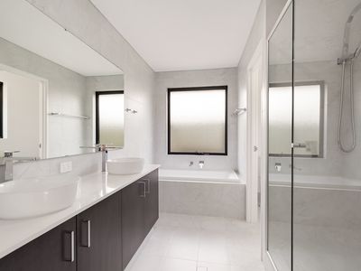 16 Ashville Grange, Henley Brook