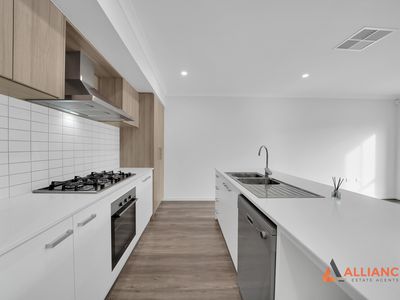 18 Peterborough Rise, Werribee