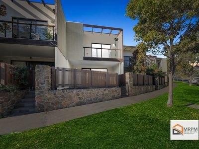 94 Valley Lake Boulevard, Keilor East