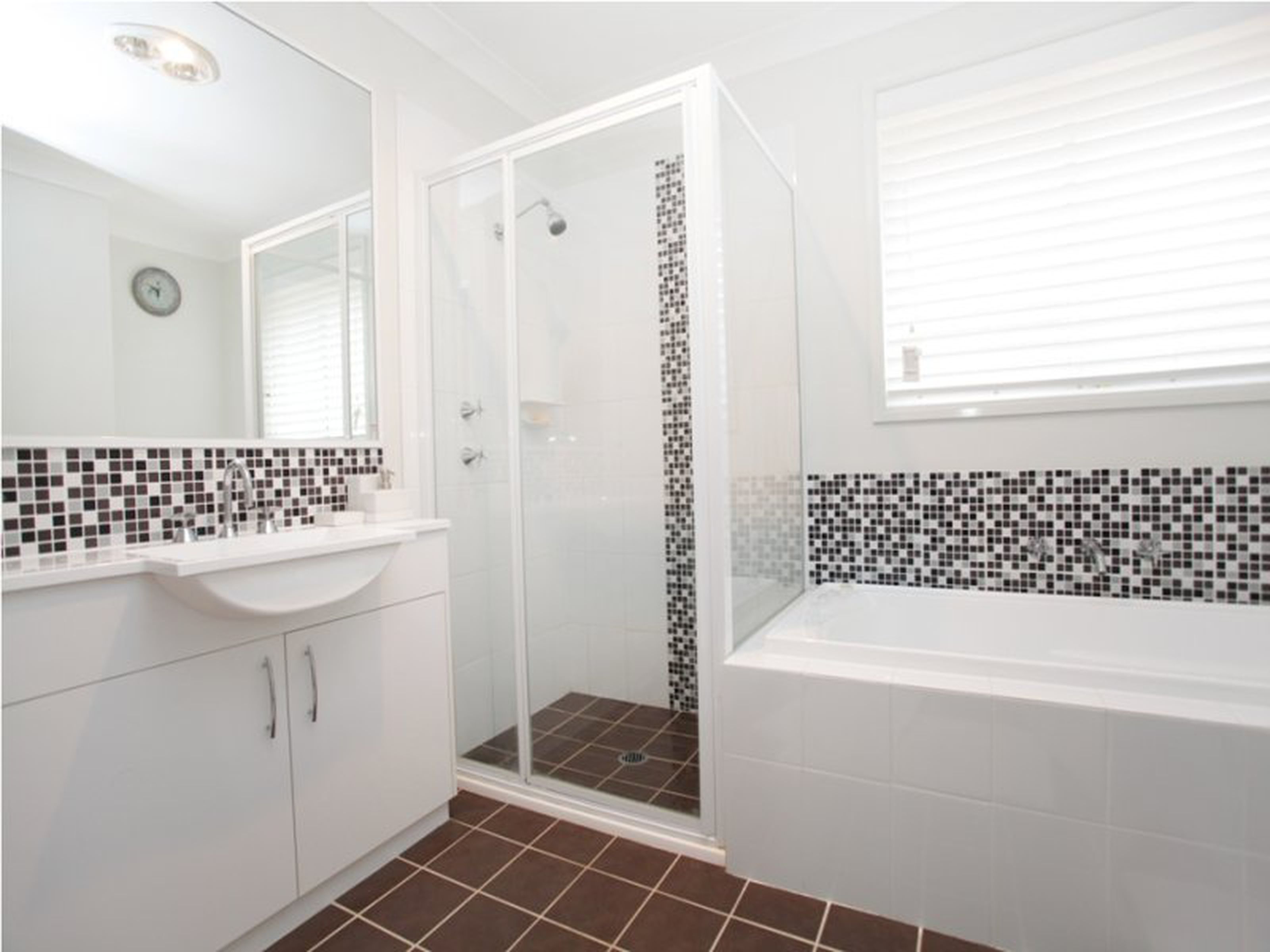 2 Fairwater Court, GLENMORE PARK