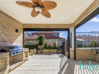 6 Hinkler Loop, Maylands