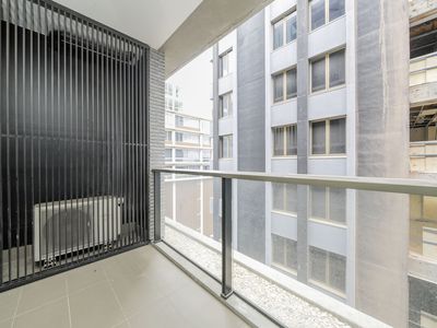 605 / 70 Queens Road, Melbourne