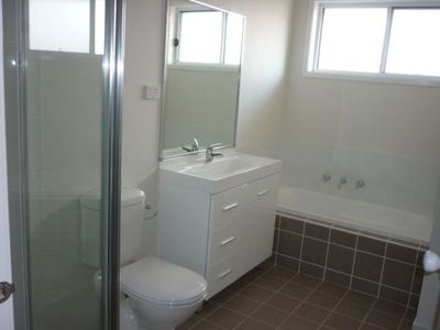 3 / 5 Vlatko Drive, West Hoxton