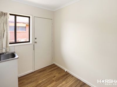 1 / 9 Young Street, Horsham