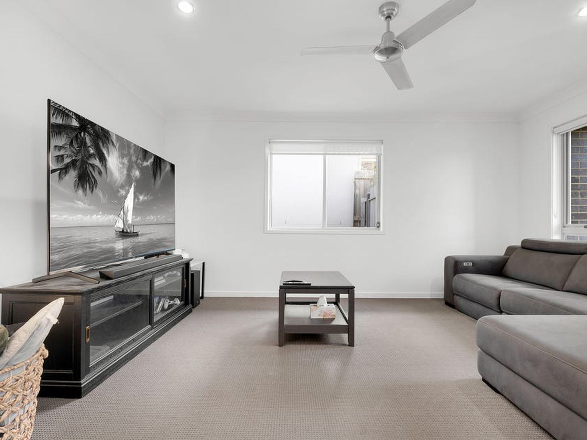 10 DANDELION DRIVE, Springfield Lakes
