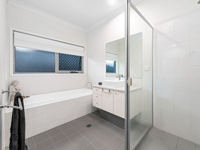 16 Macquarie Street, Wakerley