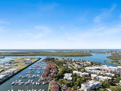 513 / 66 Sickle Avenue, Hope Island