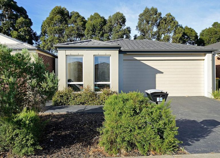 10 Cranbrook Circuit, Officer