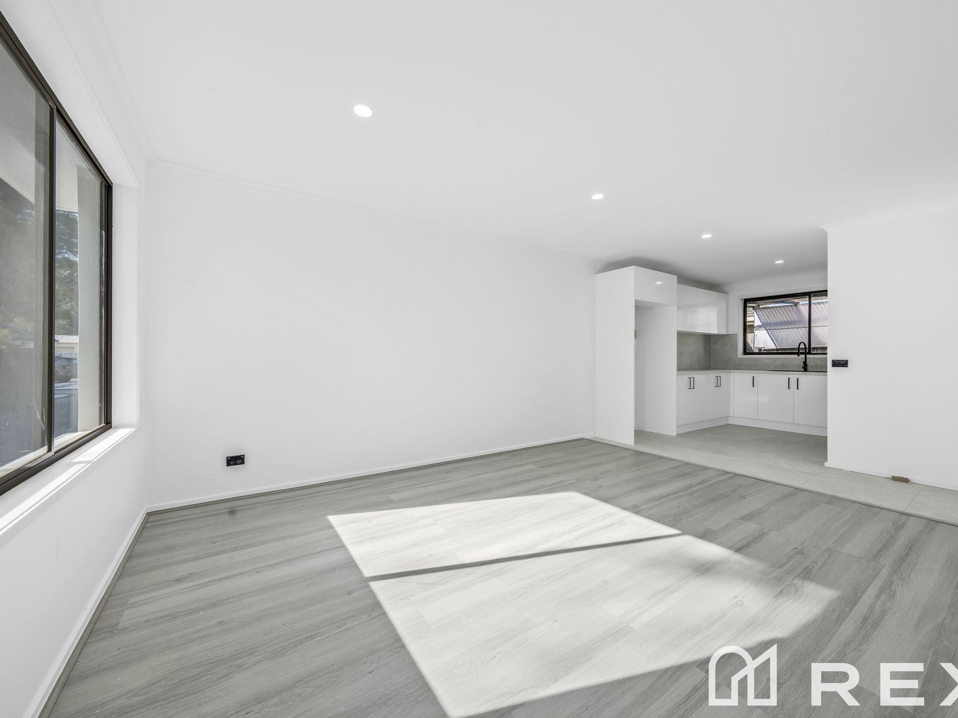 5 / 16 Heywood Crescent, Cranbourne North
