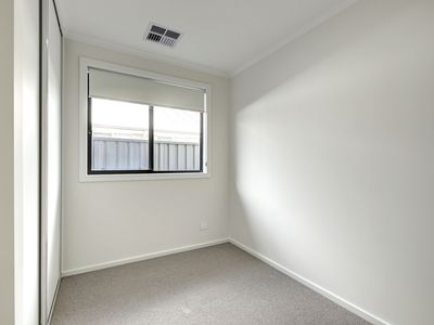 8 Johnstone Court, Evanston Gardens